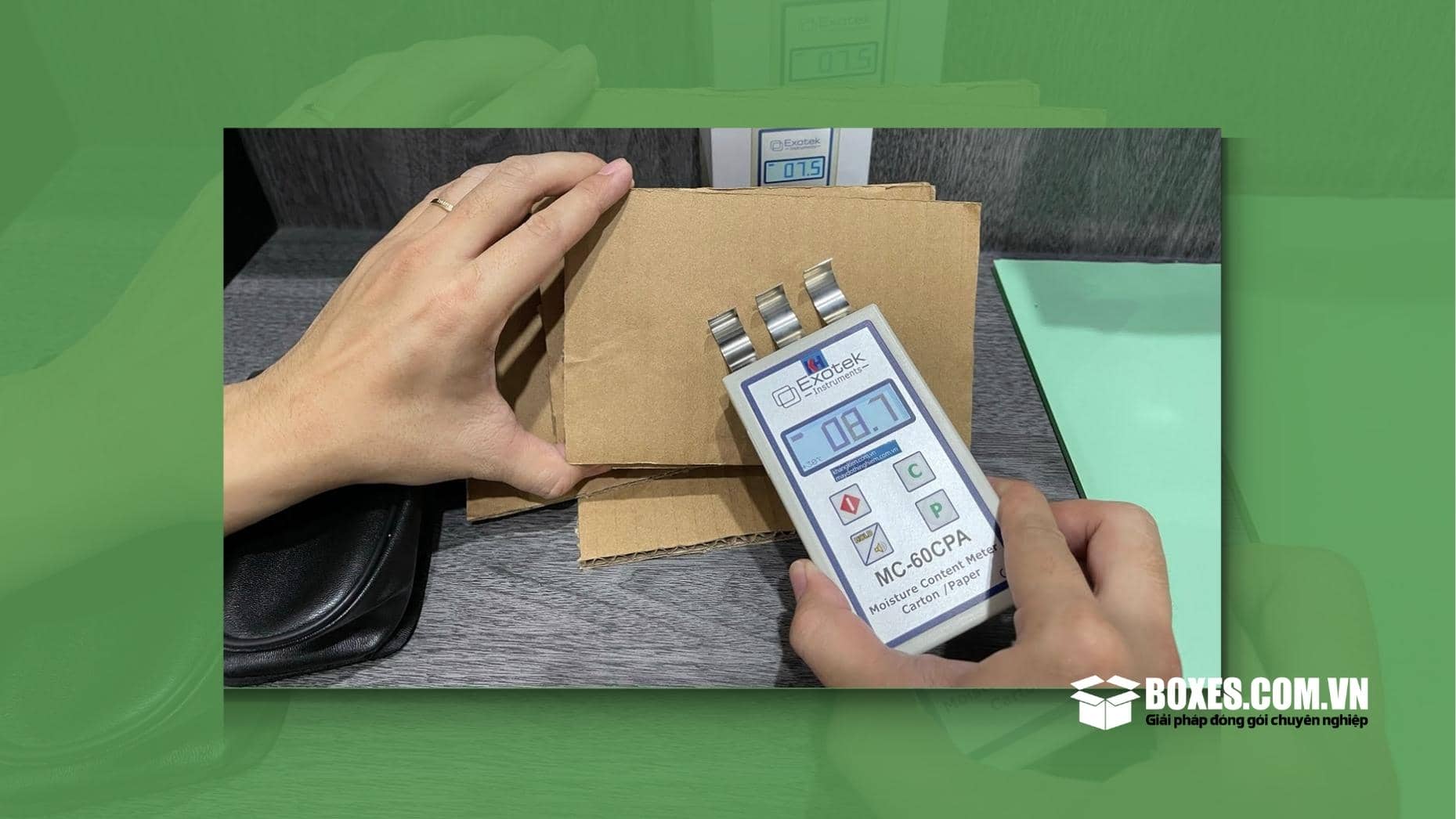 Sử dụng máy đo chỉ số độ ẩm bao bì carton