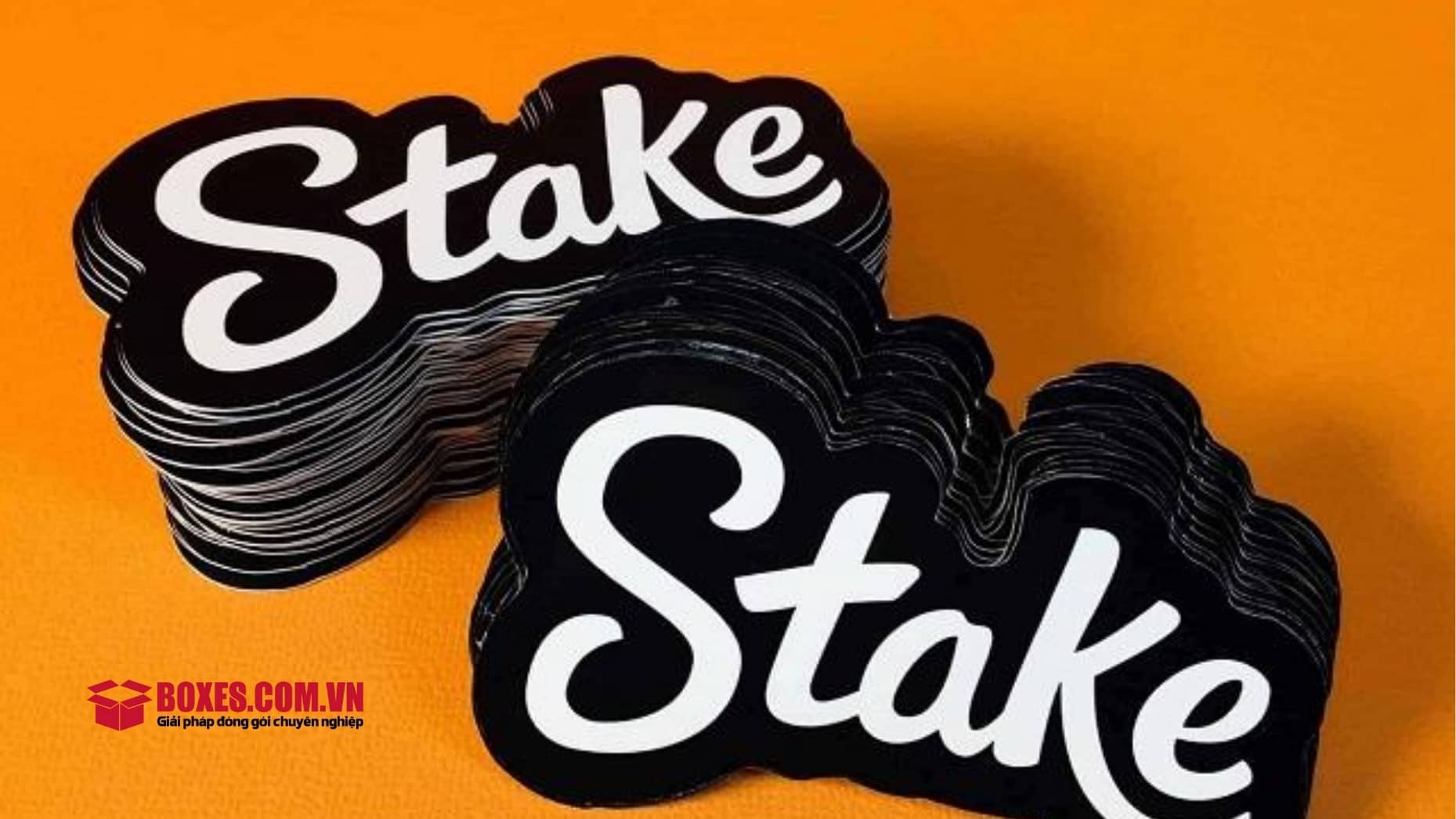 Mẫu Die cut in logo, tên thương hiệu